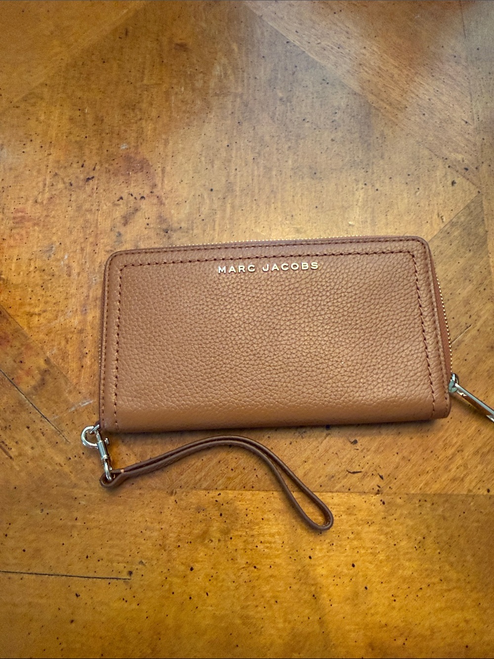 Marc Jacobs Pebbled Leather Zip Wristlet - Tan